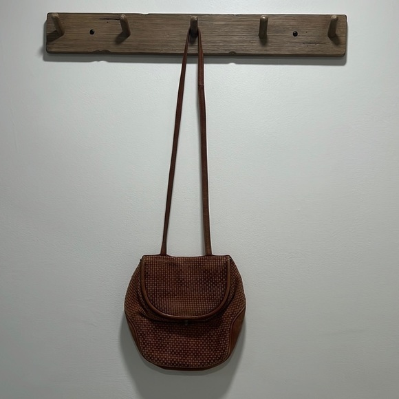 Ellen Tracy Handbags - 𝅺VINTAGE Ellen Tracy Linda Allard Shoulder Bag Woven Leather Snap Closure